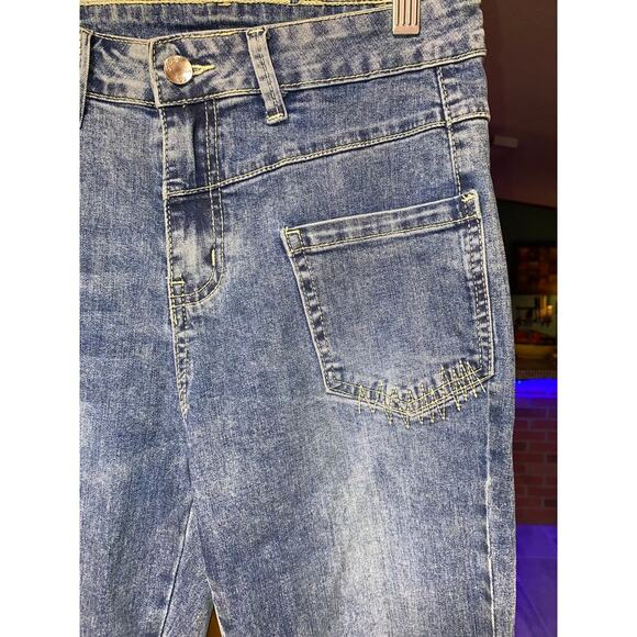 NWT GOZO women’s jeans.  Irregular pockets.  Fun jeans. Size 36 - Picture 6 of 9